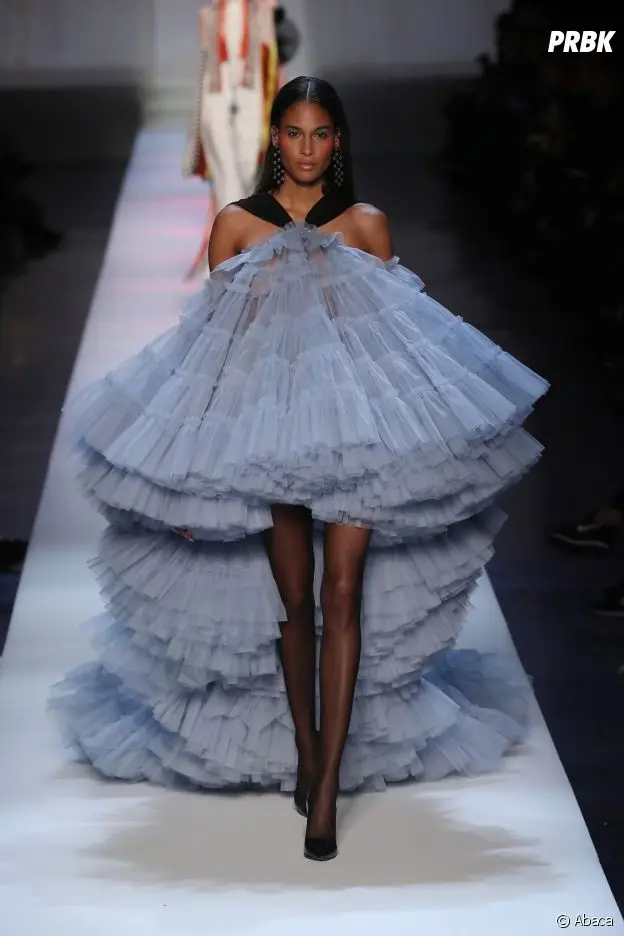 656851-cindy-bruna-au-defile-jean-paul-gaultier-624x0-3