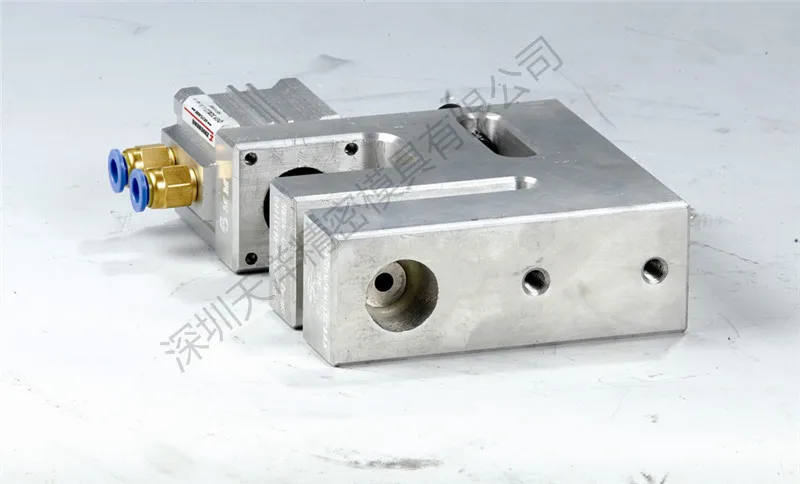 5V8D2593
