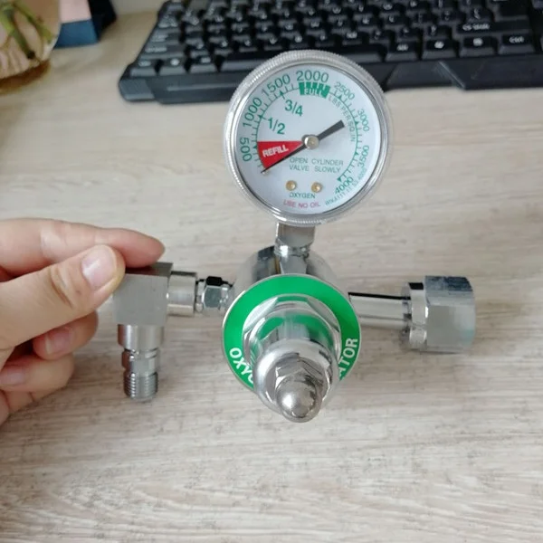 

0-15L flow range western style cylinder oxygen regulator