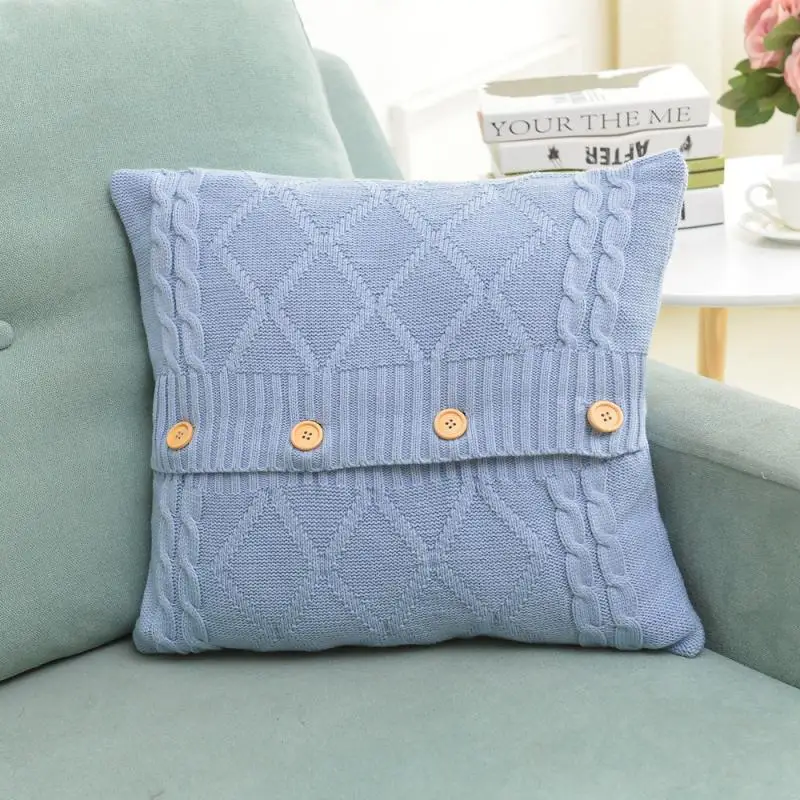 наволочка на пуговицах. застежка на пуговицах на наволочке. постельное белье наволочки на пуговицах. декоративные подушки с пуговицами. наволочка вязаная с пуговицами.