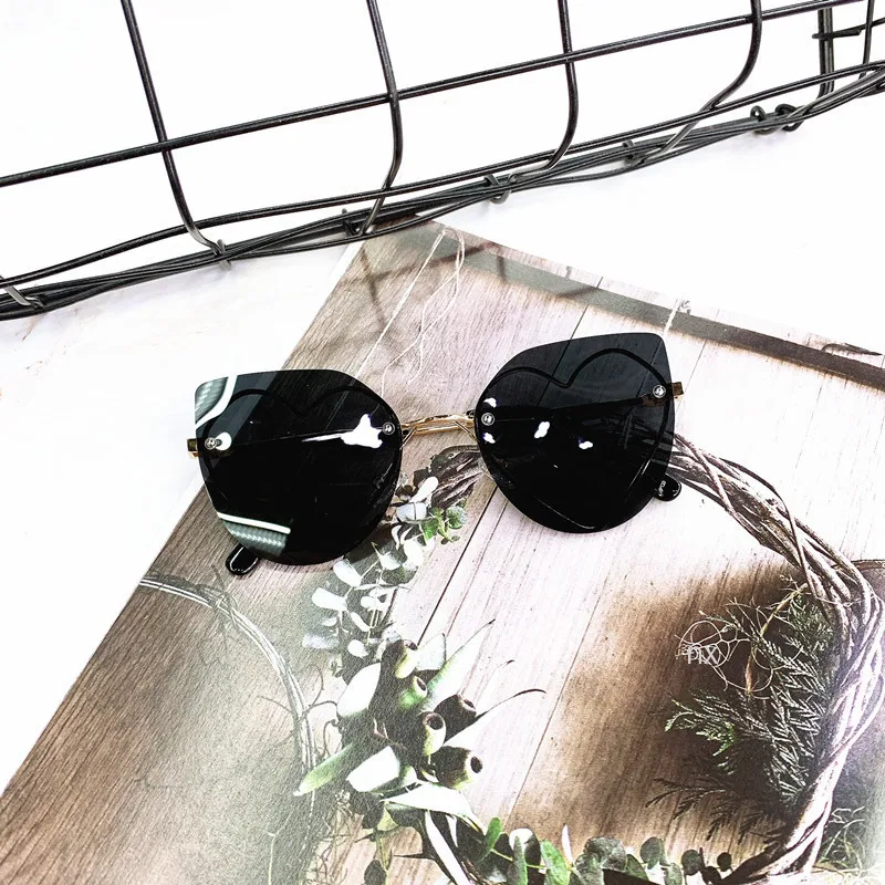 MINCL Brand Rimless Heart Sunglasses For Women Fashion Ladies Sun Glasses Love Heart Shaped Candy Glasses Girls UV400 NX
