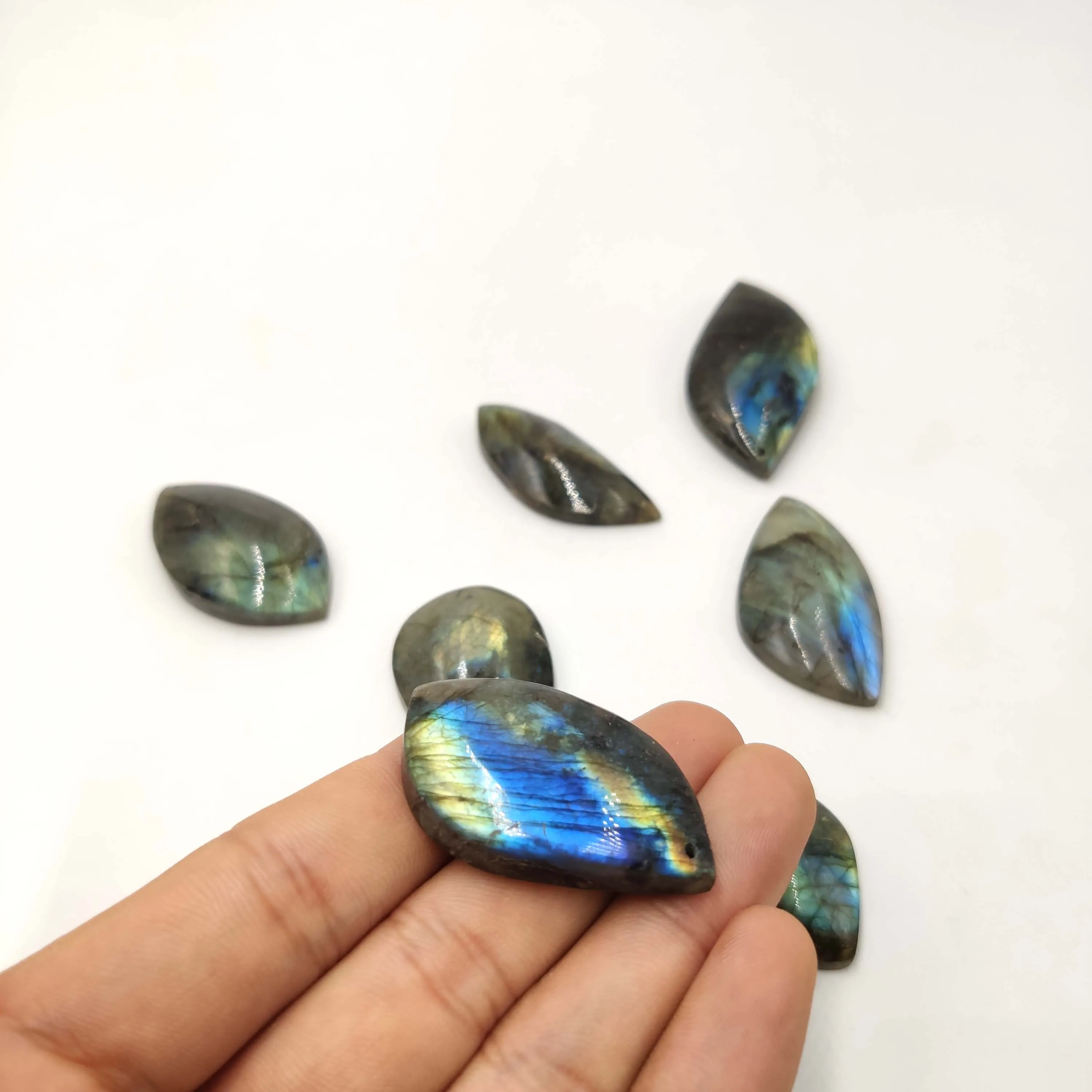 

2pcs Natural Labradorite Crystal Rough Polished Rock Tumbled Stone Bead Point Natural Reiki Chakra Healing Stone Collection