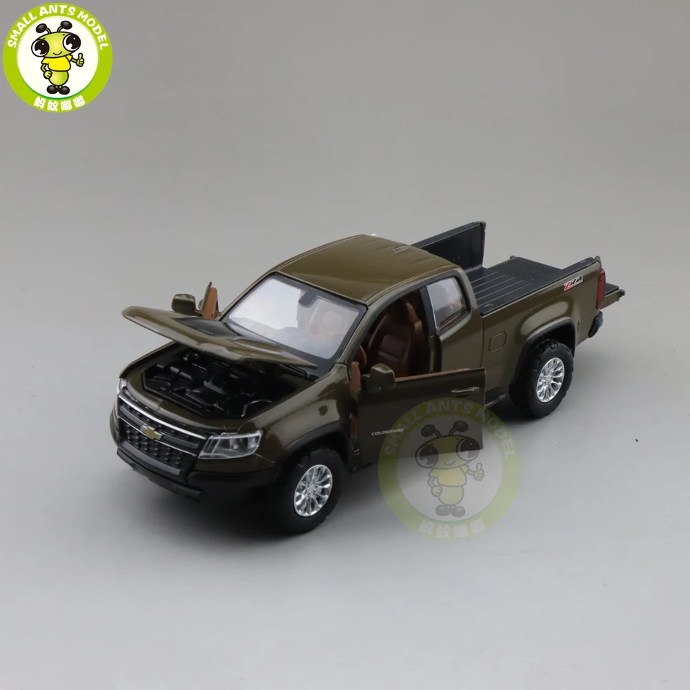 1/31 Chevrolet COLORADO Pickup литой автомобиль модели грузовиков игрушки Дети Мальчики Подарки