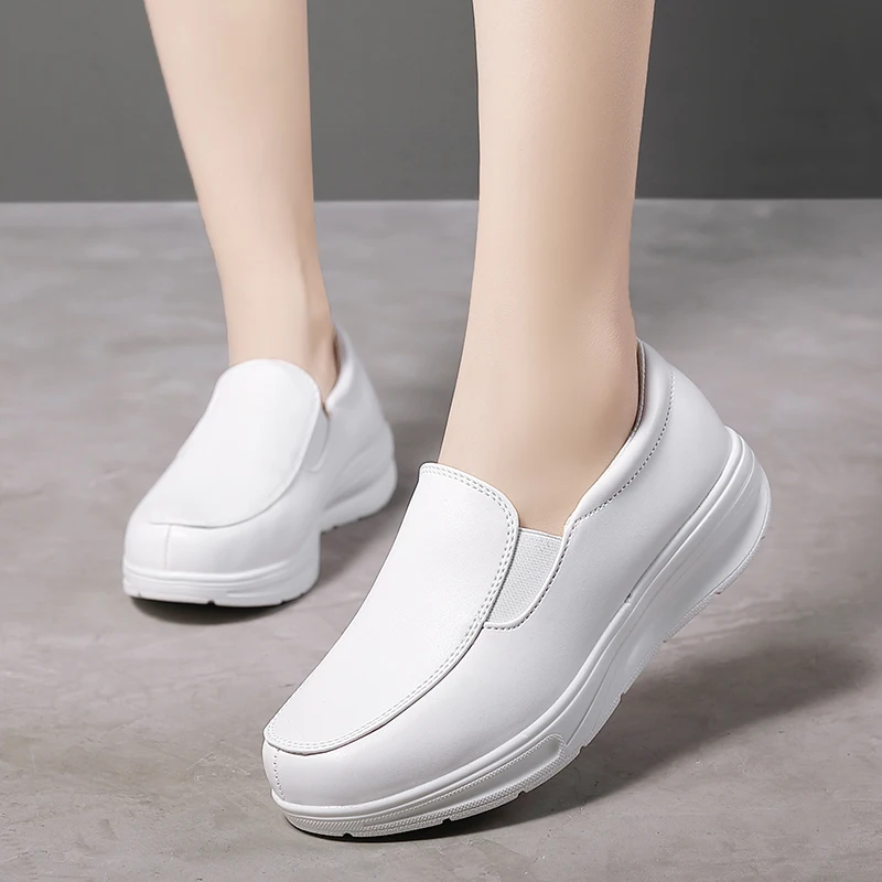

2020 Women Leather Shoes Soft Bottom Walking Shoes Shallow Platform Summer Quiet Nurse Shoe Large Sole Flexible shake Shoe Big41