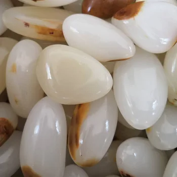 

Afghan White Jade Pendant Necklace