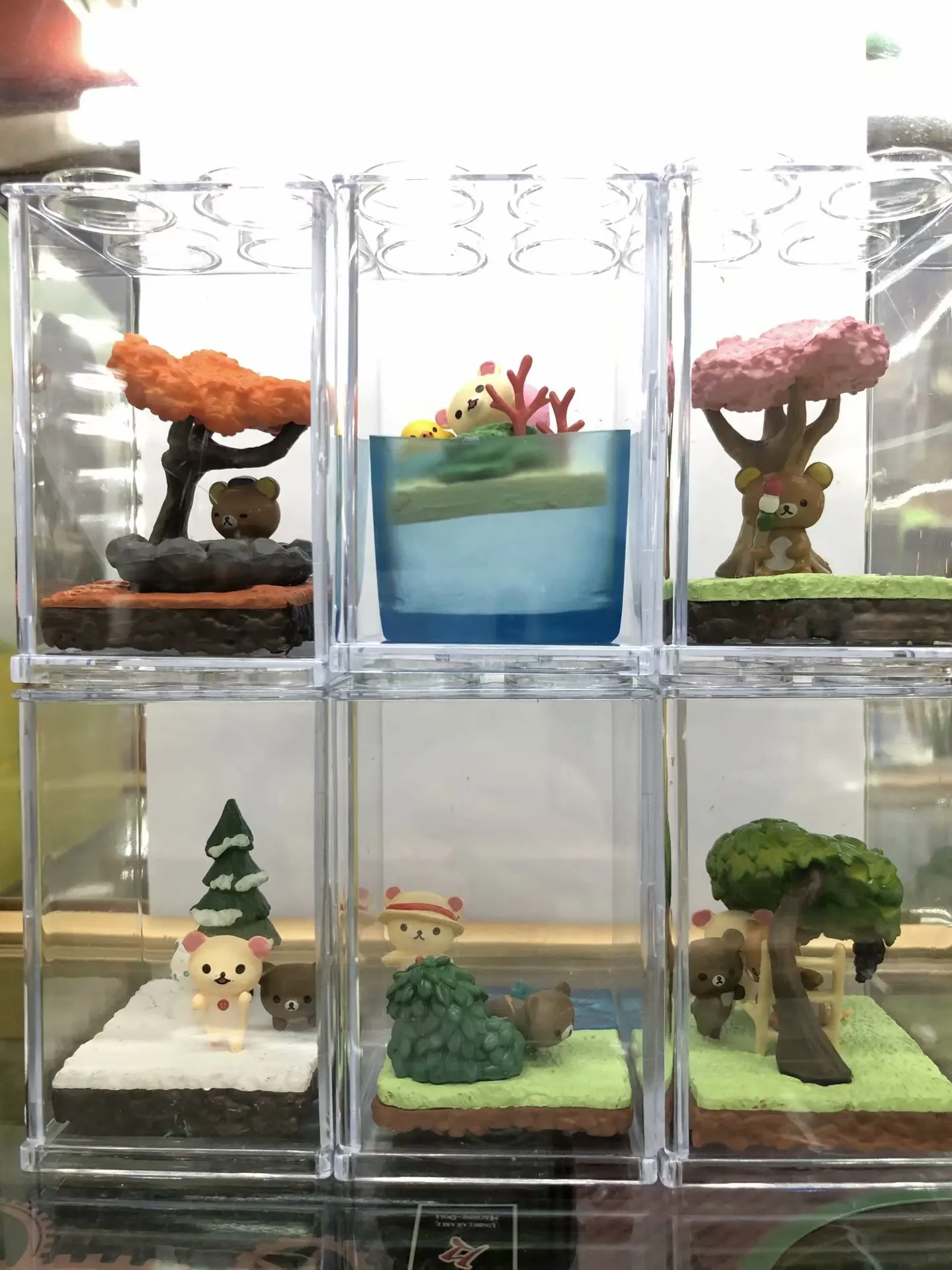 

Easily Bear Scene 6-Season Easily Bear Miniature Landscape with Display Box Capsule Toy Garage Kit Decoration