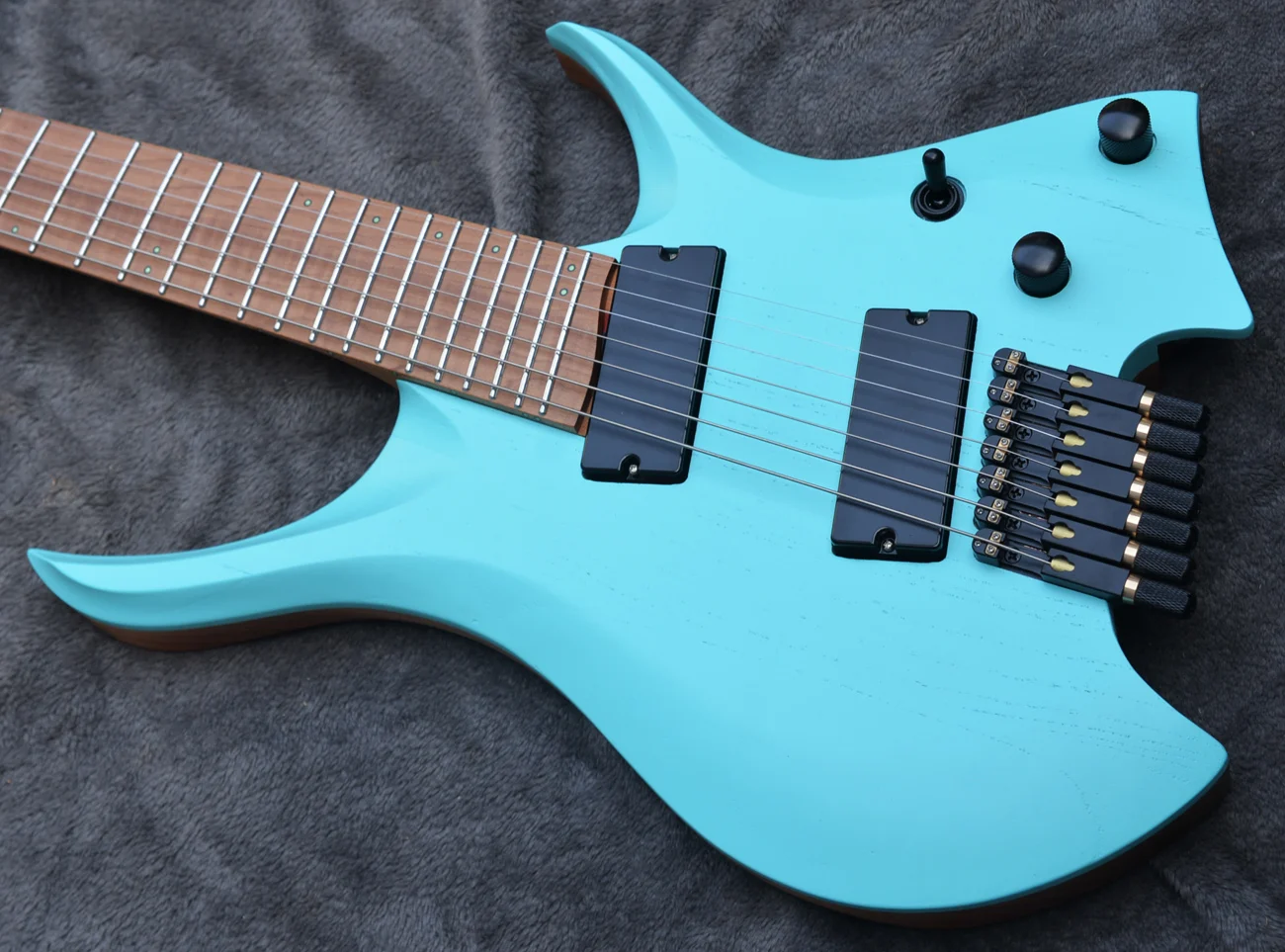 Fanned frets 7 Strings Headless Electric Guitar Eye Poplar 5-ply Roasted Maple Neck Ergonomic New bridge headless electric guitar