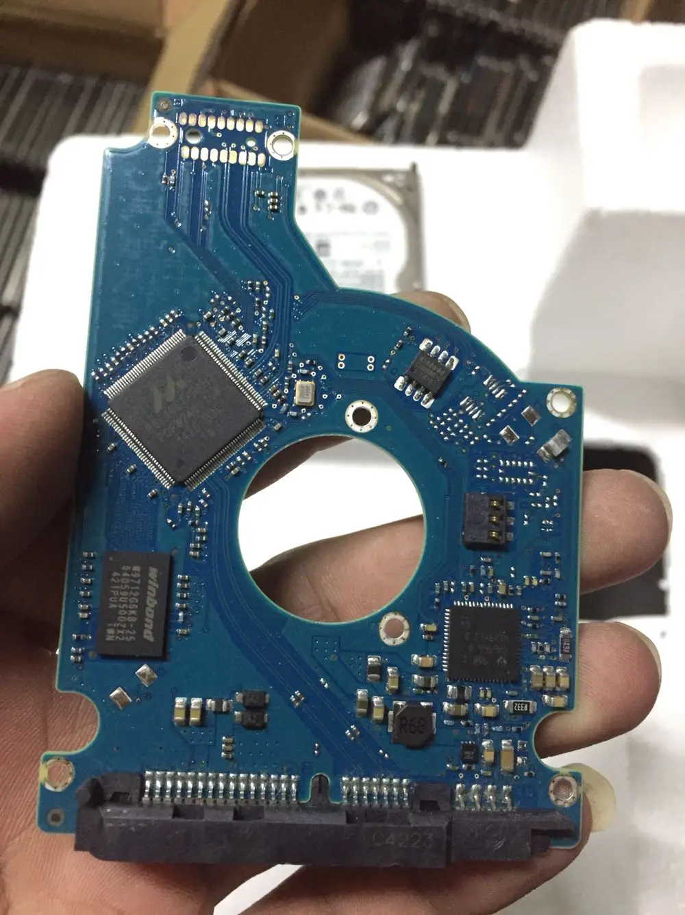 

100729420 REV B Free shipping 100% Original HDD PCB circuit borad hard drive 100729420 REV B