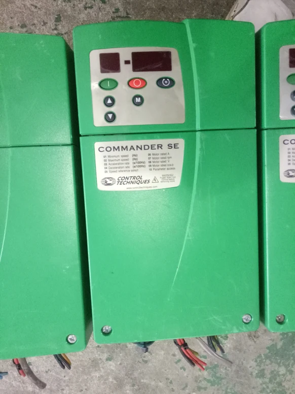 SE23400220 2.2KW используется один, инвертор хорошо работает
