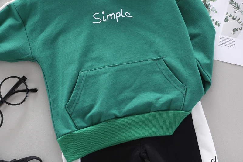 Детская одежда для малышей TracksuitsChildren Демисезонный детей ясельного возраста активный Костюмы костюм для мальчиков и девочек с надписью с капюшоном в стиле пэчворк штаны 2 шт./компл