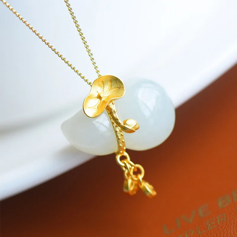

NPKDS Classic Gold-plated Jade Retro Chinese Style Jade Gourd Two-color Pendant Female Simple Clavicle Chain Fine Jewelry