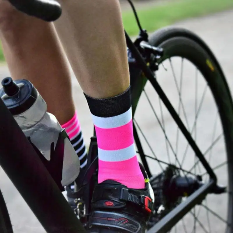 

Wear-resistant Sports Socks Smooth Surface Not Easy to Damage Deformation Cycling Basketball Socks Printing Sports Running