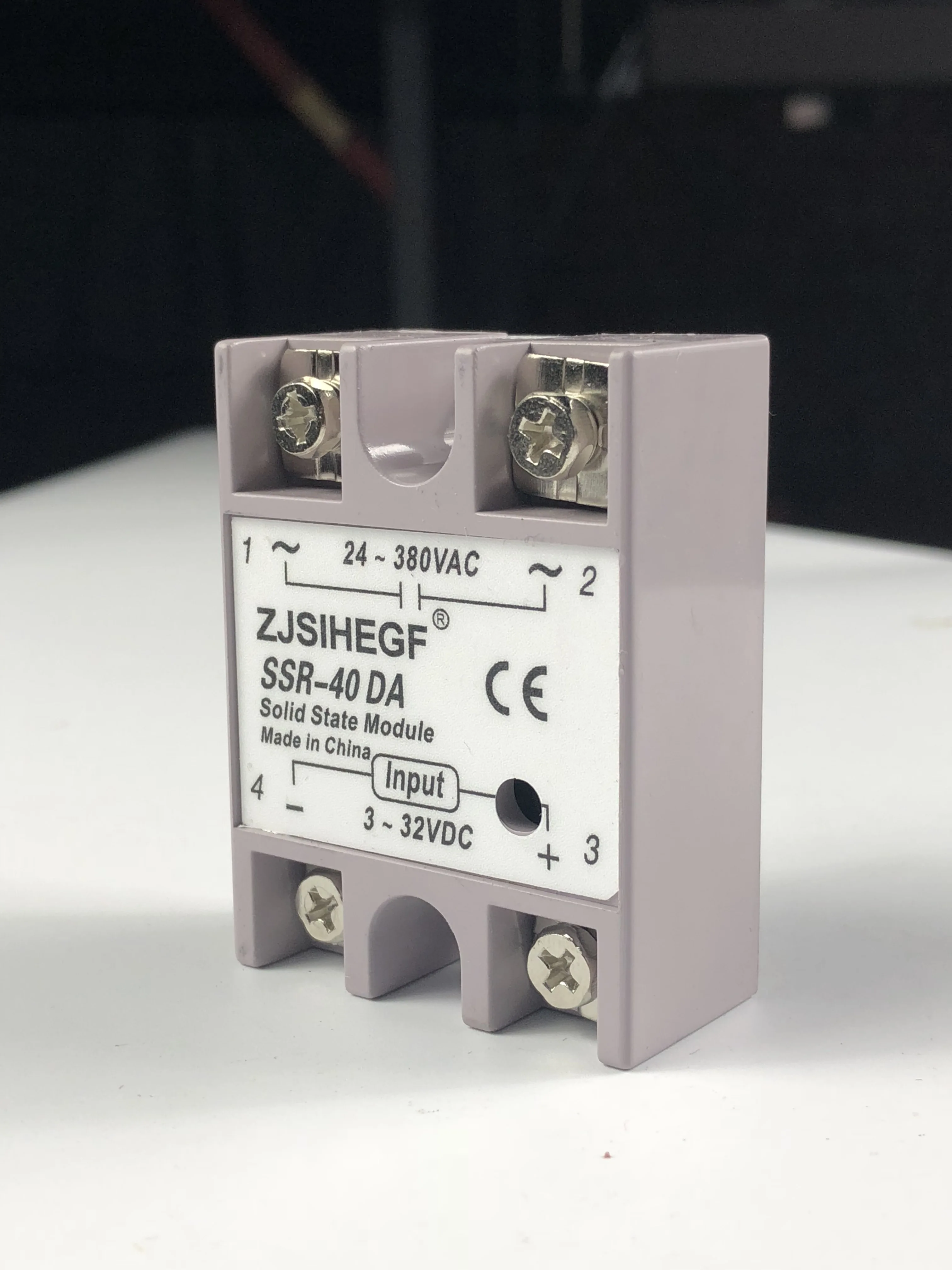 Производитель 1 шт SSR-40DA твердотельные реле 40A модуль 3-32 В DC вход 24-380 В AC SSR 40DA реле конвертер для белого I-50 теплоотвод