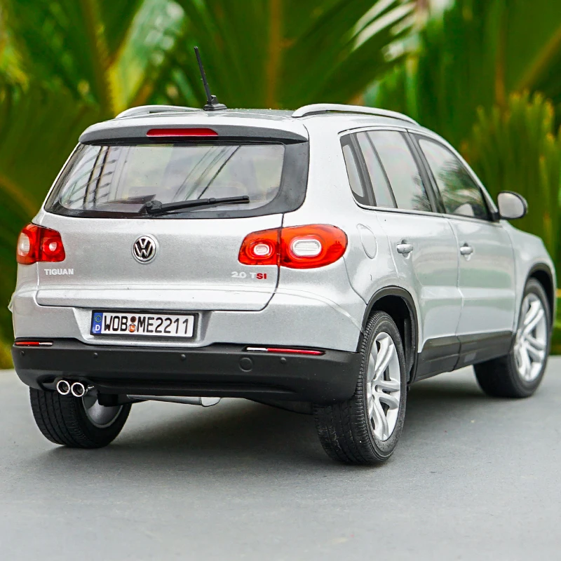 1:18 VW TIGUAN литая под давлением Модель автомобиля игрушки Металлическая Модель автомобиля оригинальная коробка