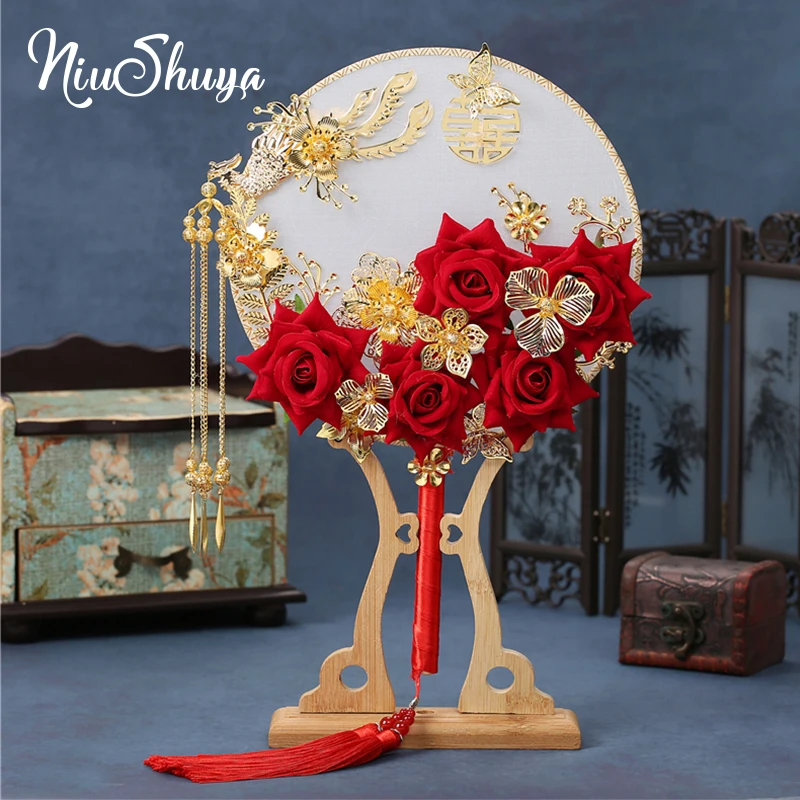 NiuShuya  Handmade New Retro Chinese Gold Bridal Bouquets Fan Artifical 3D Flowers Wedding Round Hand Fan Ramo De Novia round dark green poney wedding flowers elegant and lovely gold calla lily bridal bouquet 10inch bridesmaid flowers