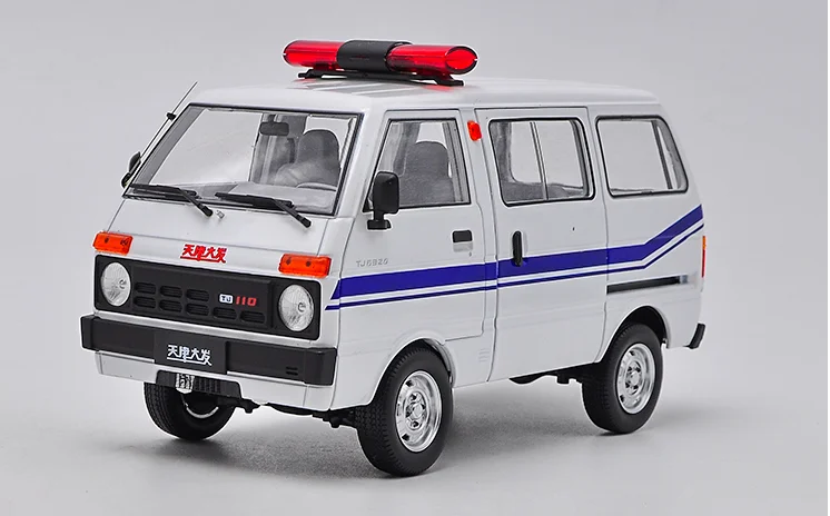 Авторизованный аутентичный 1/18 DAIHATSU Китай Тяньцзинь хуали Дафа TJ110 литой автомобиль фургон модель игрушка подарок на Рождество - Цвет: Police version