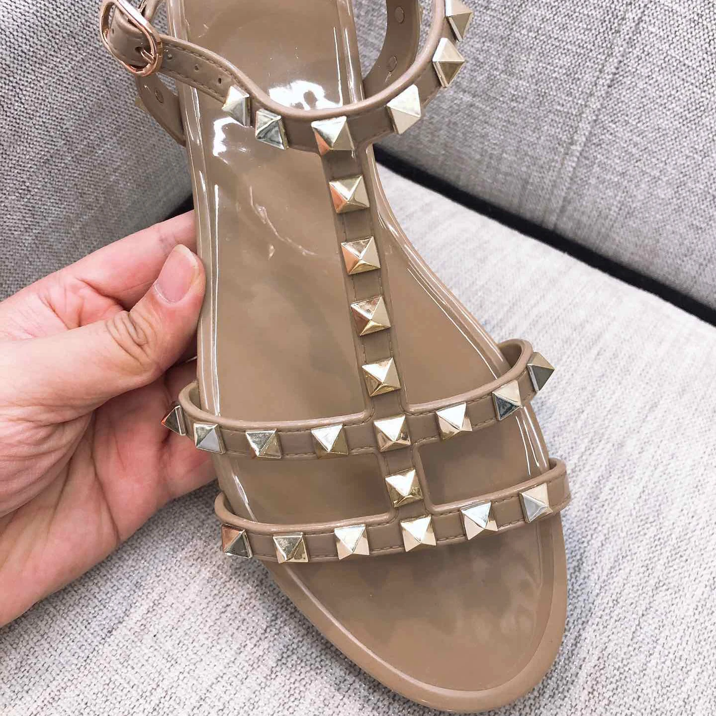 

Women's Sandals Women 2019 New Summer Shoes Hot Sell Fashion Ladies Shoes for Beach Rivets Gladiator Sandals Large Size 40