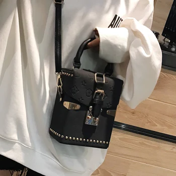

Niche bag rivet Korean version printed mini bag women's 2020 new belt buckle one shoulder bag 100 satchel