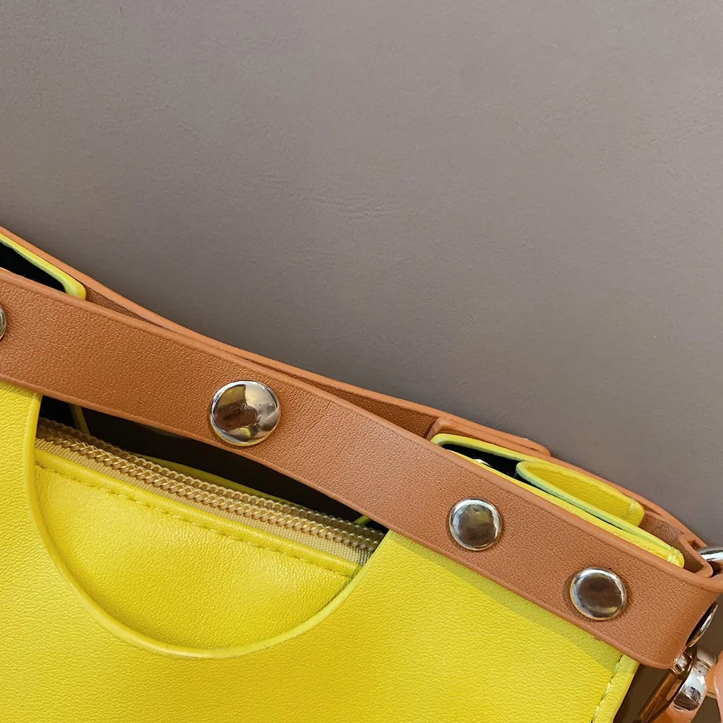 Сумки через плечо для женщин Bolsos Mujer De Marca Famosa модная сумка на ремне из композитных материалов с заклепками большая сумка-седло