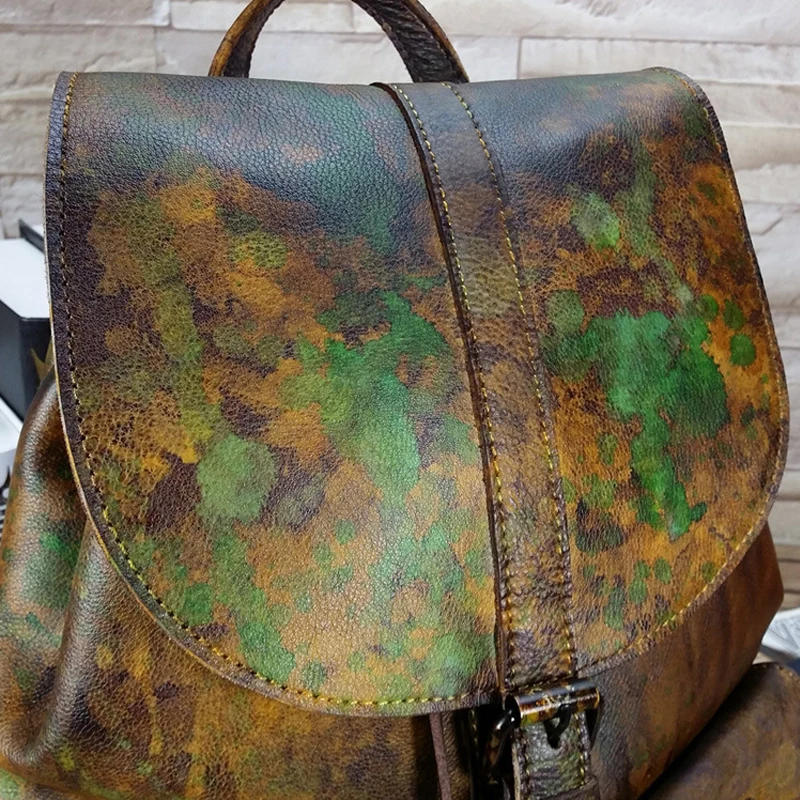 Hand-brushing and retro-fashion of leather ladies'bags