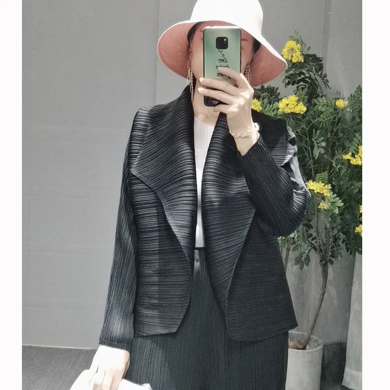 Miyake складывается Осень Новая мода темперамент дикий сплошной большой отворот длинный рукав кардиган пальто