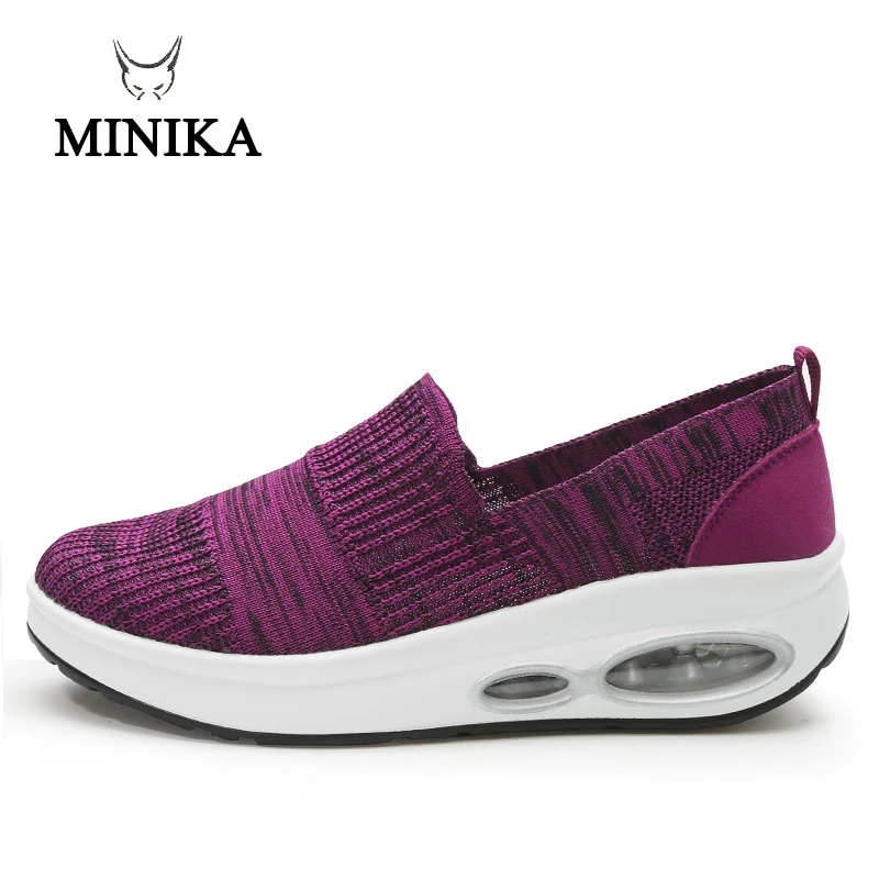 Женские спортивные туфли на танкетке Minika синие с подсветкой воздушной подушке