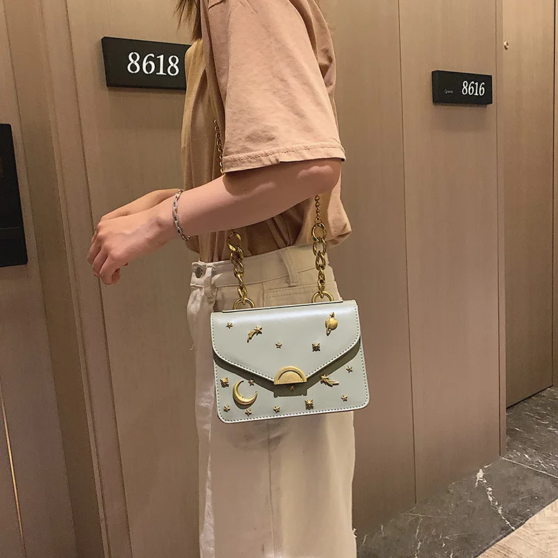 

Metal Medal Moon Rivet Women's BagThe new 2019 shoulder new Joker slung chain small square bag