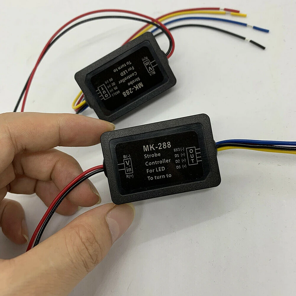 

2pcs Automotive universal purpose flow three-stage LED flow flashing controller turn signal