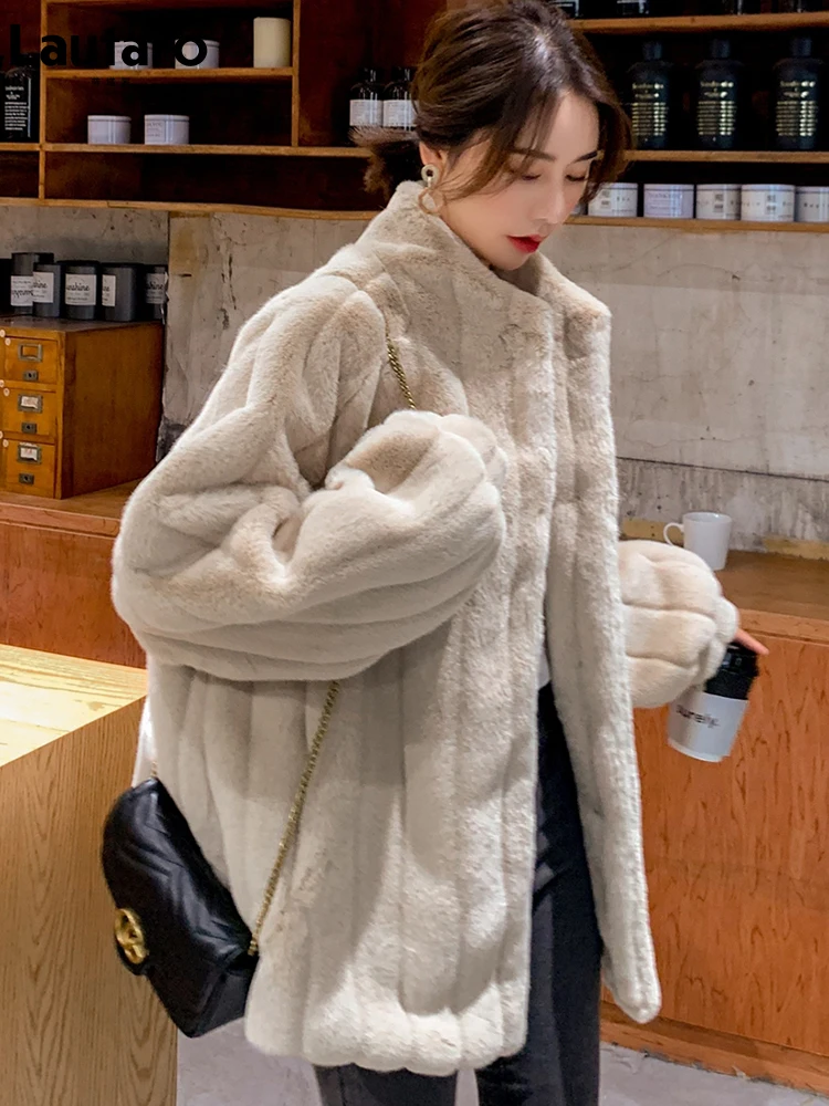 Lautaro-女性用フェイクファーコート、ふわふわジャケット、長袖、縦縞