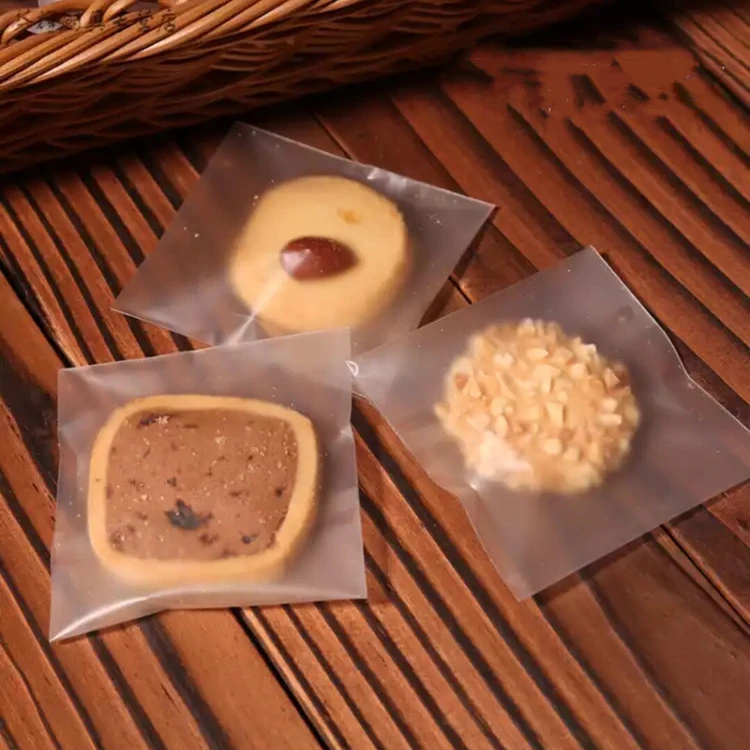 100 PCS 흰색 투명 서리로 덥은 자체 접착 비닐 봉투 쿠키 캔디 가방 웨딩 크리스마스 생일 파티 OPP 가방