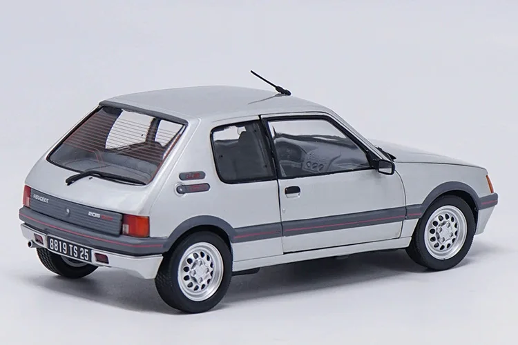 1:18 1991 PEUGEOT 205 GTI литая под давлением Модель автомобиля игрушки Металлическая Модель автомобиля оригинальная коробка