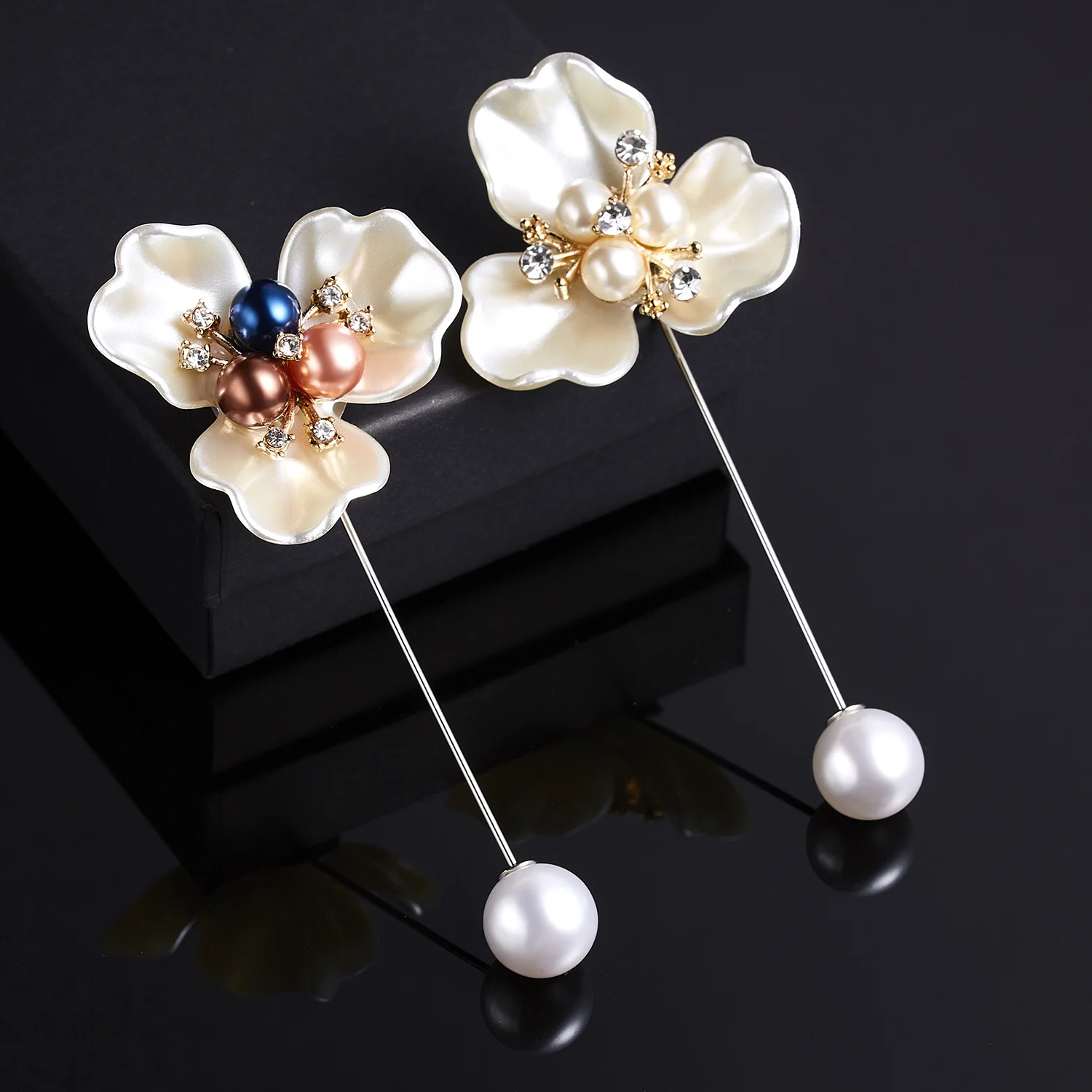 Rinhoo Strass Weiß Nachahmung Perlen Shell Form Kamelie Brosche Kragen Pin Hemd Mode Abzeichen Blume Blütenblatt Hochzeit Corsage – Detail 30
