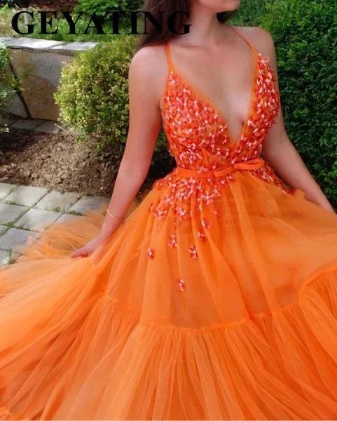 Сексуальные v-образным вырезом Холтер Оранжевый 3D Цветочные Выпускные платья длинные плиссированные тюлевые женские платья для особых случаев арабские вечерние платья