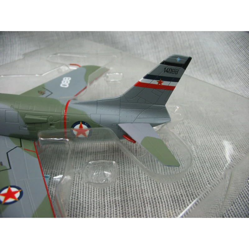 Модель Военного Истребителя Falcon 1:72 из металлического сплава| |