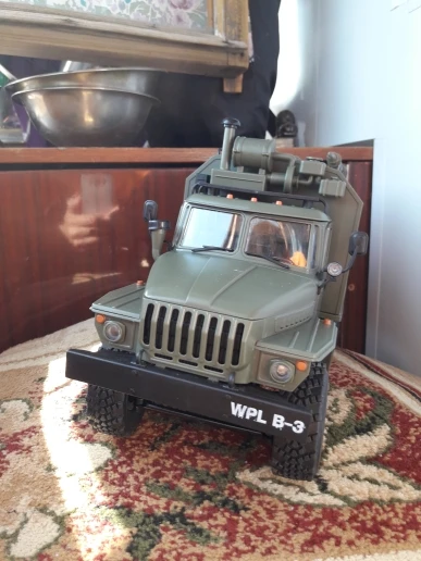 WPL грузовик игрушки для мальчиков RC грузовик B36 Урал 1/16 2,4G 6WD дистанционного Управление Военный Грузовик Рок Гусеничный автомобиль RC хобби Карро eletrico