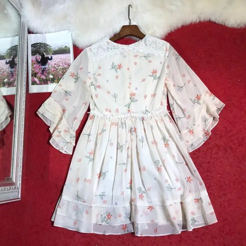 

In the summer of 2019 the new sleeve v-neck lotus leaf of broken beautiful a word women dress