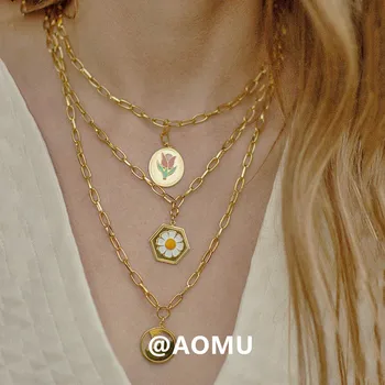 

AOMU 2020 New Korea Summer Enamel White Daisy Flowers Pendant Necklace Metal Chain Necklace for Women Jewelry