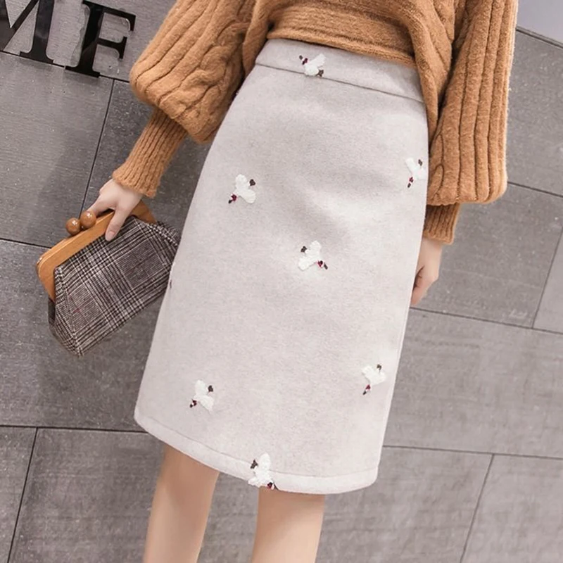 Осень-зима в Корейском стиле модные женские туфли Высокая Талия Slim Хип До Колен Повседневное юбки для женщин с вышивкой шерстяная юбка S233