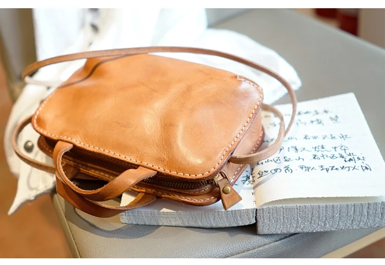 Retro genuine leather women handbag female small shoulder crossbody bag portable ladies vegetable tanned leather mini slung bags