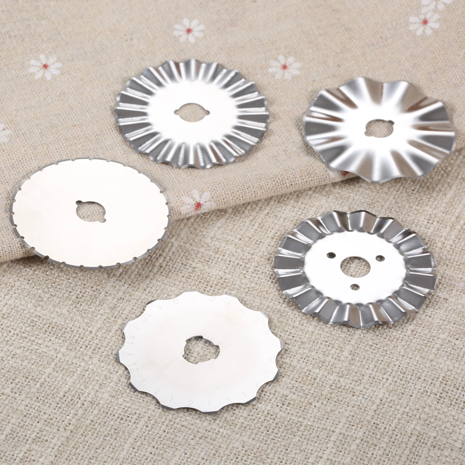 20 Pieces 45 mm Wave Rotary Blade Replacement Cutter Pinking Refill Blades  Wavy Circular Edge Blade for Quilting Scrapbooking Sewing Cutting Paper  Cloth Fabric Arts Crafts Tools