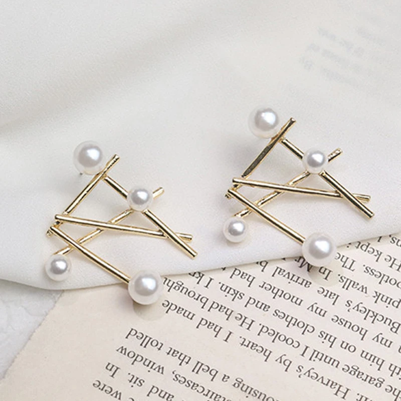 

Simple Geometric Irregular Stud Earring Personality Asymmetrical Wild Pearl Elegant Metal Earrings Ladies New Design Jewelry Hot