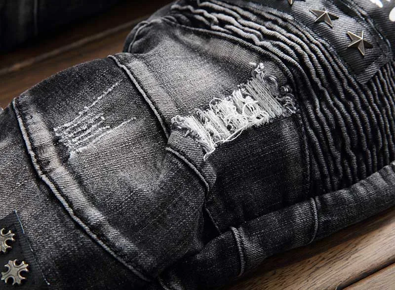 KIOVNO Men Ripped Pleated Jeans Pants With Rivets Fashion Badge Patchwork Denim Trousers Male Punk Style (6)