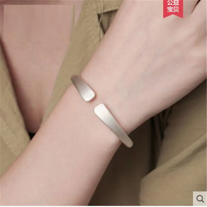 New 999 Sterling Silver Bracelet with hand-customized open matte lithography Grinding matte engraving Certificate delivery
New 999 Sterling Silver Bracelet with hand-customized open matte lithography Grinding matte engraving Certificate delivery