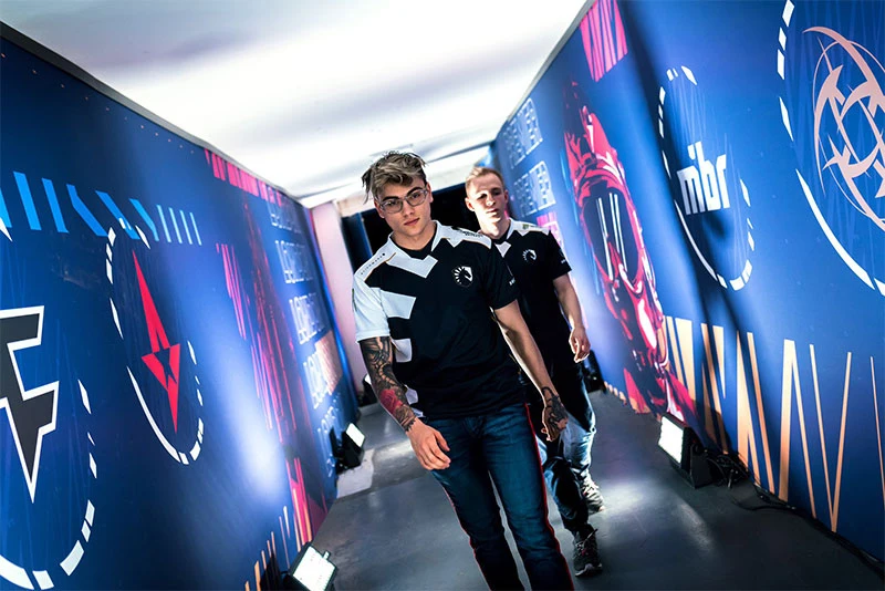 O1CN01W4f7b028y371UNIA2_!!2621818000