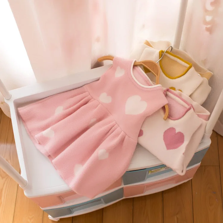 Mmtkids/детская одежда в Корейском стиле; сезон осень; Детский свитер для девочек; милый жилет с сердечком; Маленькая детская юбка; H817