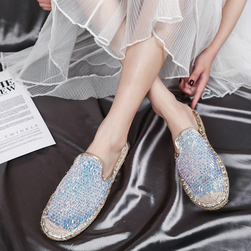 

Lace Embroidered Flat Mules Shoes Women Linen Insole Slippers Summer Breathable Closed Toe Slippers Sandals Women 2020