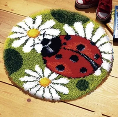 DIY Needlework Unfinished Crocheting Rug Yarn Cushion Mat Ladybird Flowers Embroidery carpet | Дом и сад