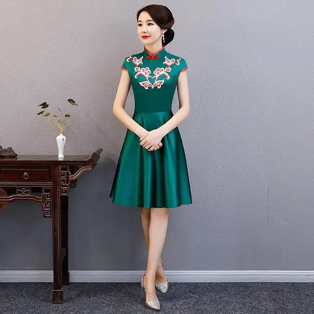 Зеленое Мини вечернее платье для женщин, большие размеры, атлас, Qipao, воротник-стойка, Cheongsam Novalty, тонкое сексуальное китайское Повседневное платье - Цвет: Green