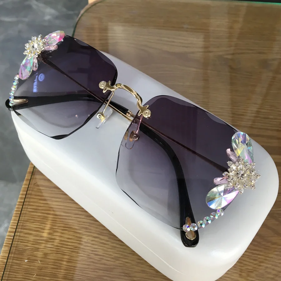 

2022 Vintage Fashion Oversized Rimless Sunglasses Women Luxury Brand Design Sexy Diamond Square Sunglasses For Female wholesale