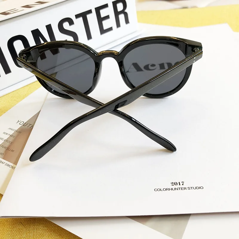 12766368749_1820445784